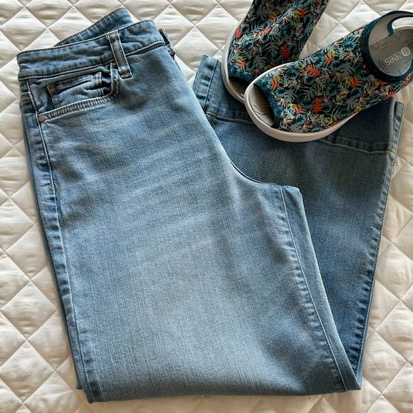 Comfortable a.n.a. Wide Leg Denim Capri - Picture 1 of 7